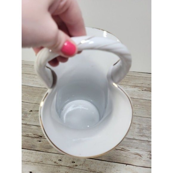 VASE PETER RABBIT BEATRIX POTTER MRS. RABBIT BASKET Frederick Warne‎ & Co 2002 - Picture 6 of 7